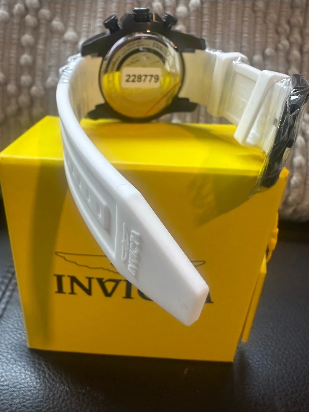 Invicta striking black